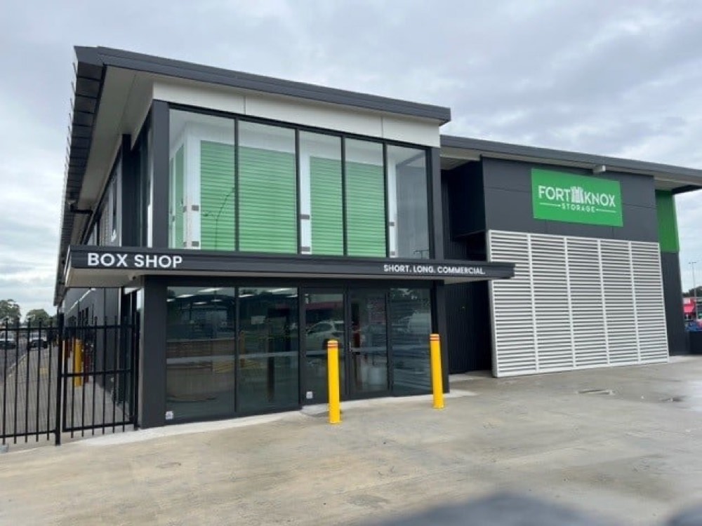 Easy Truck Rentals collaborates with Loxon Storage!