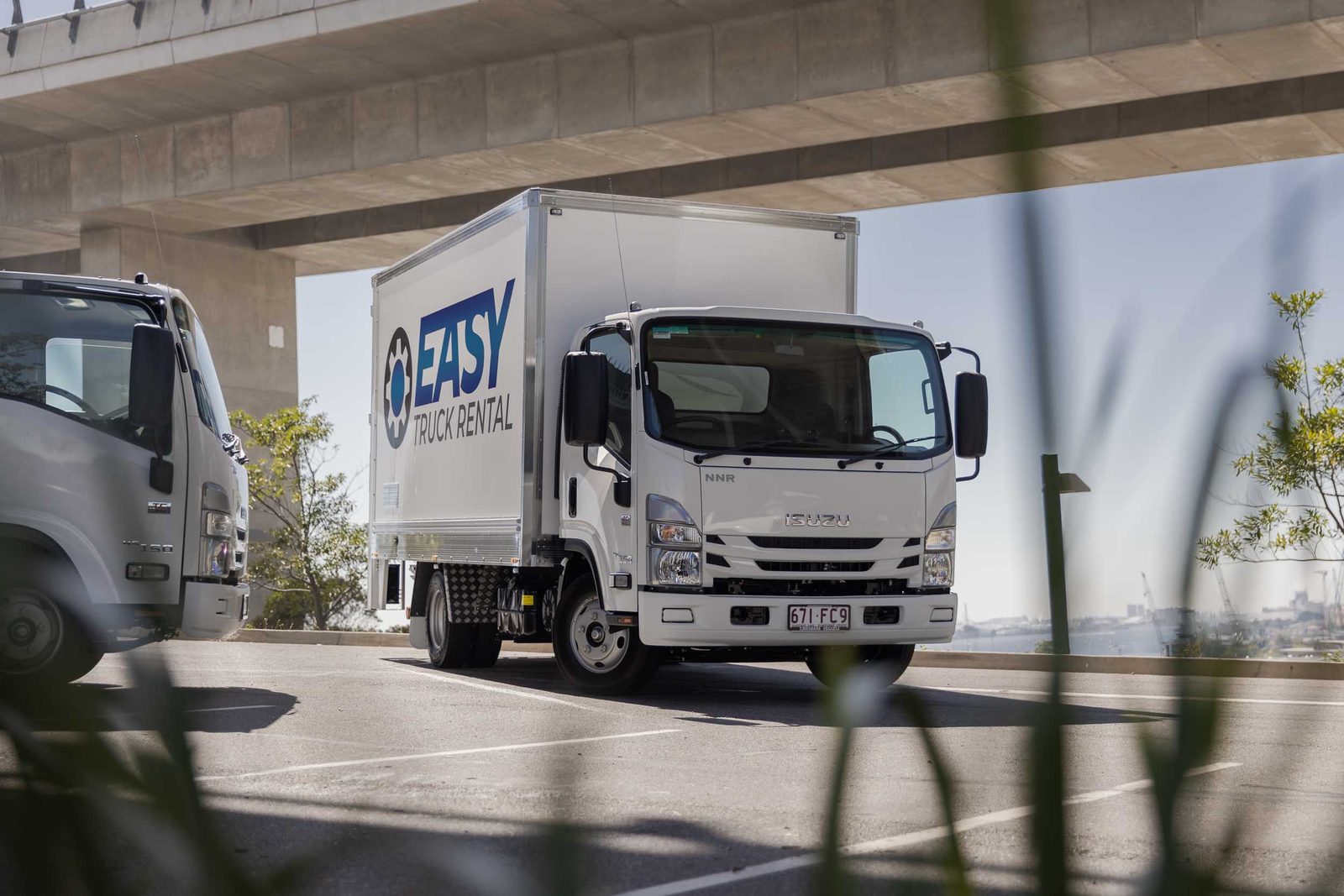 Easy Truck Rental Pantech truck on the road